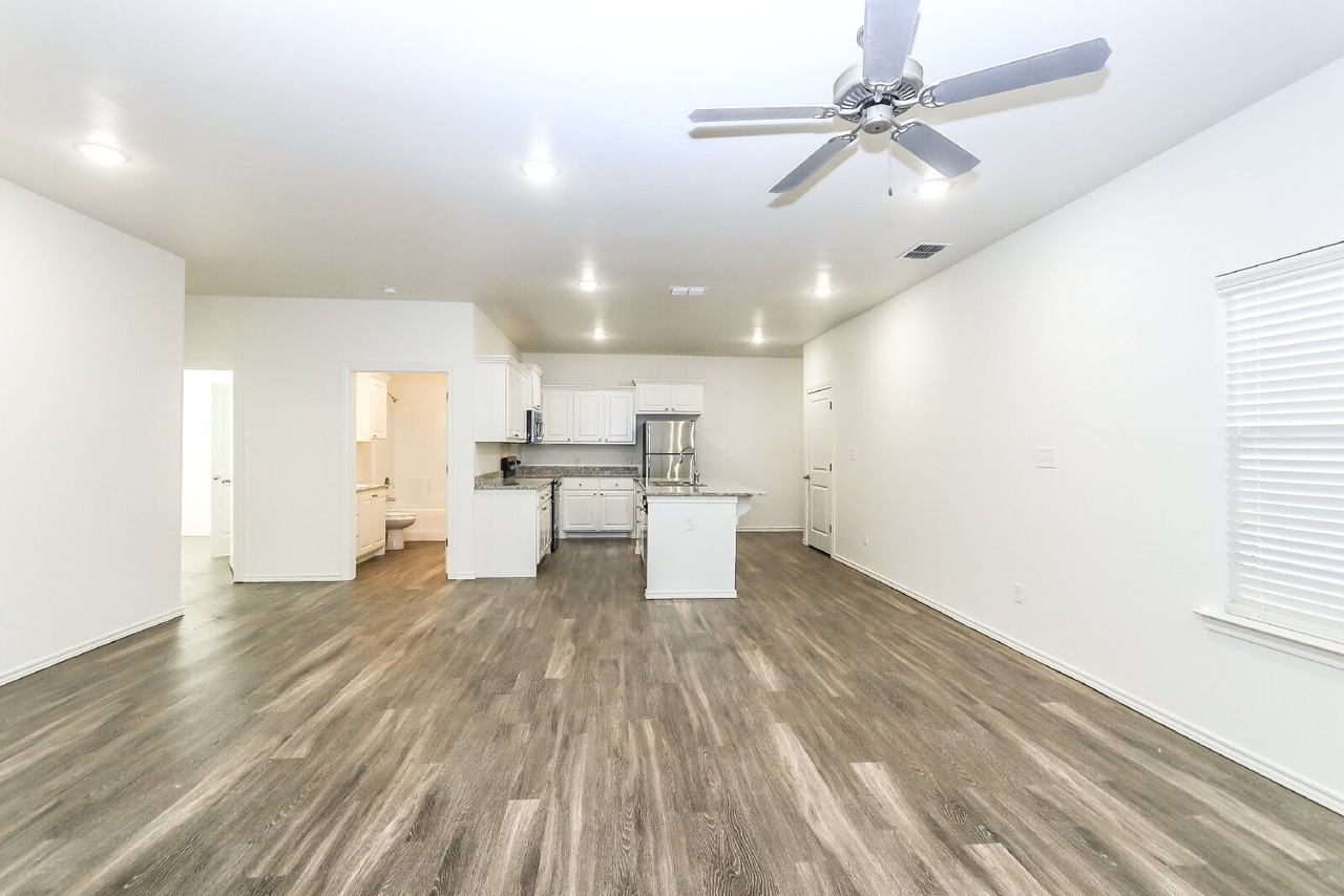 6930 20th St - Photo 3 of 21