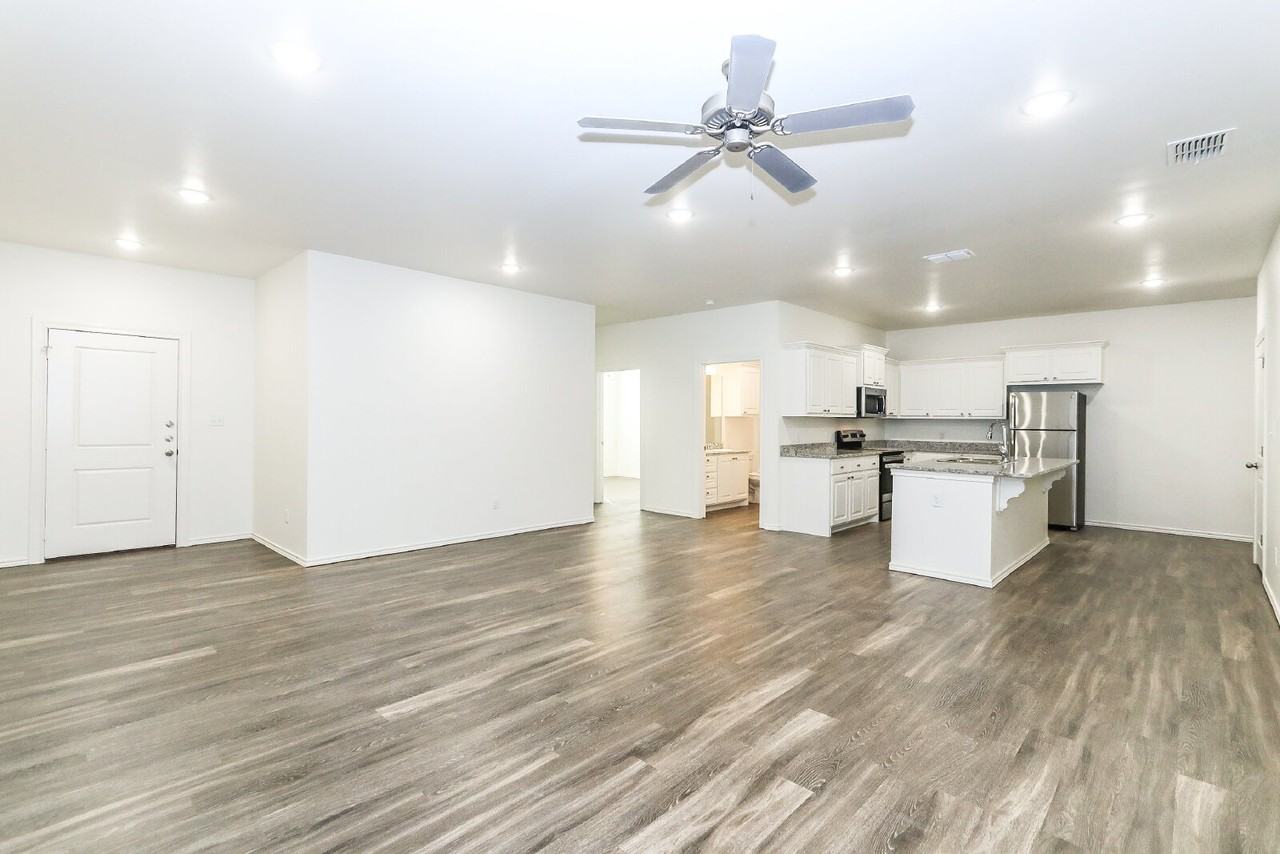 6930 20th St - Photo 4 of 21