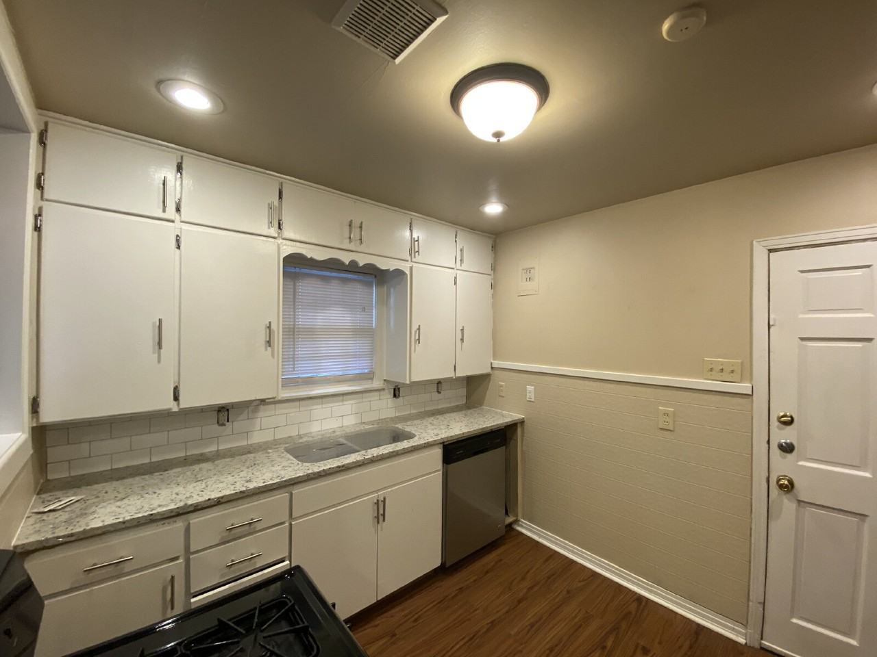 2621 27th St - Photo 7 of 15