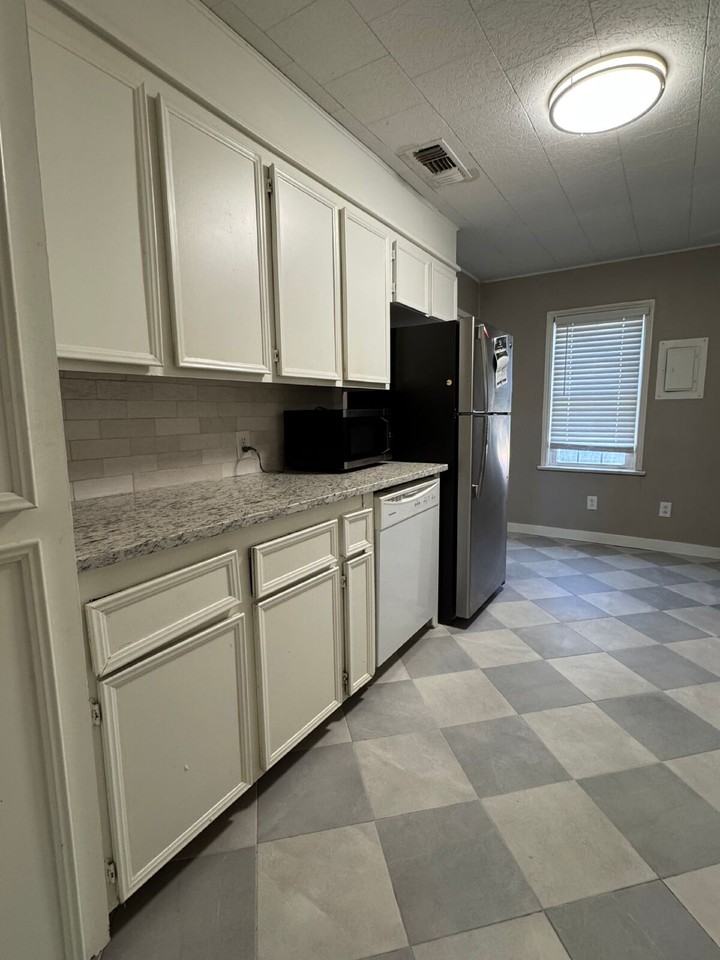 2514 29th St - Photo 6 of 8