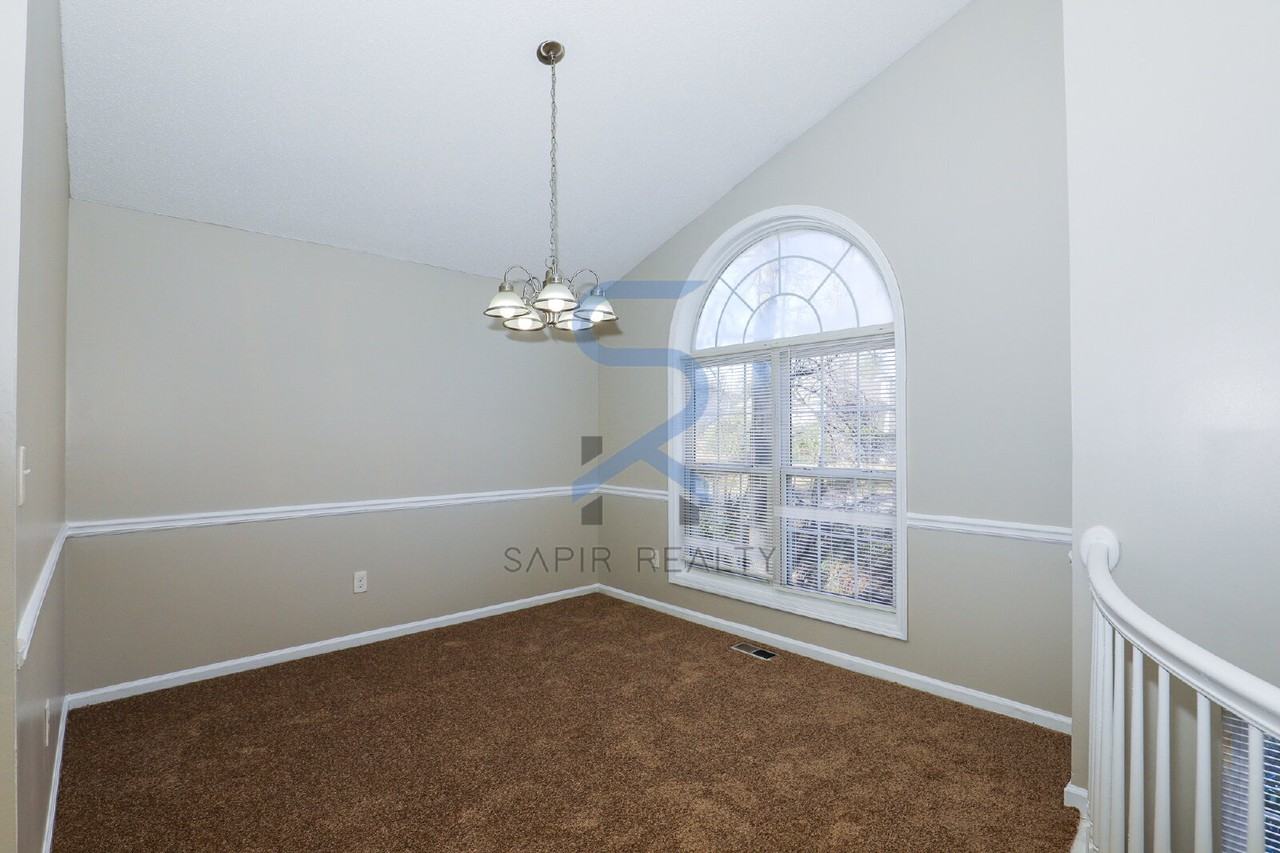 5747 Graceland Dr - Photo 4 of 22