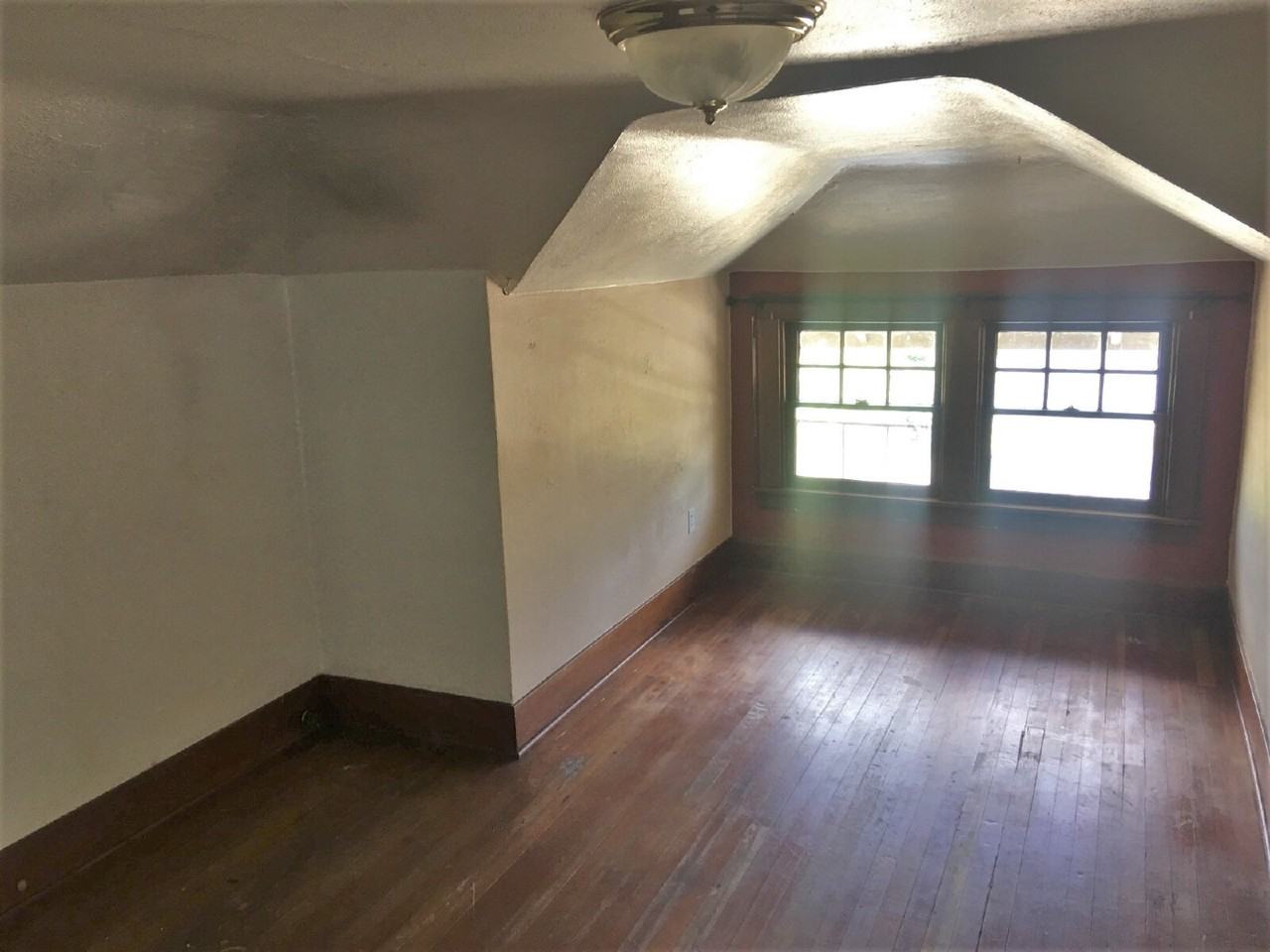 1558 Riverview St - Photo 7 of 9