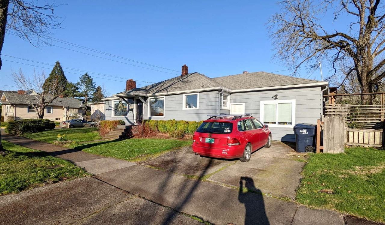 2009 Hilyard St - Photo 2 of 13