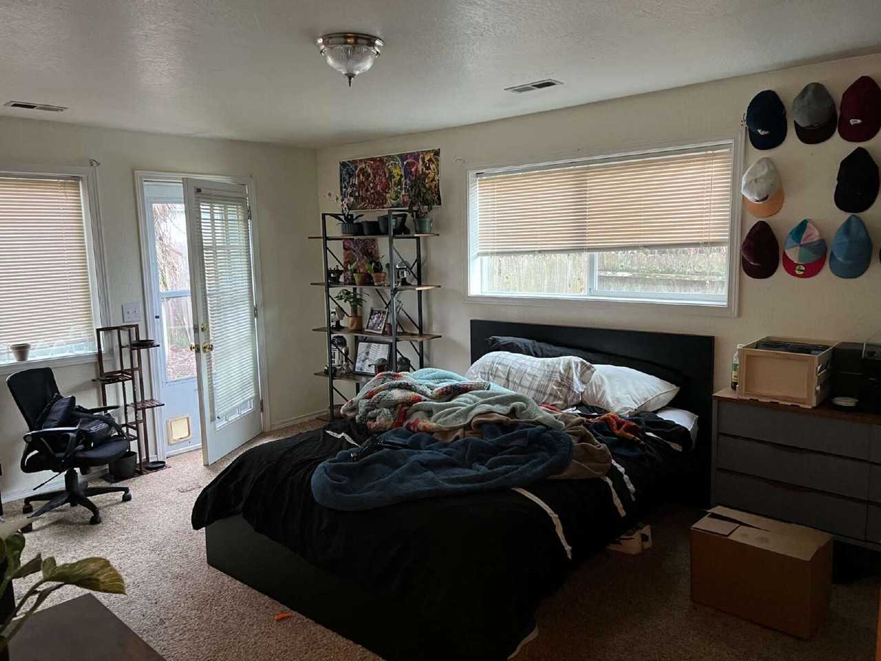 2121 Hilyard St - Photo 6 of 10