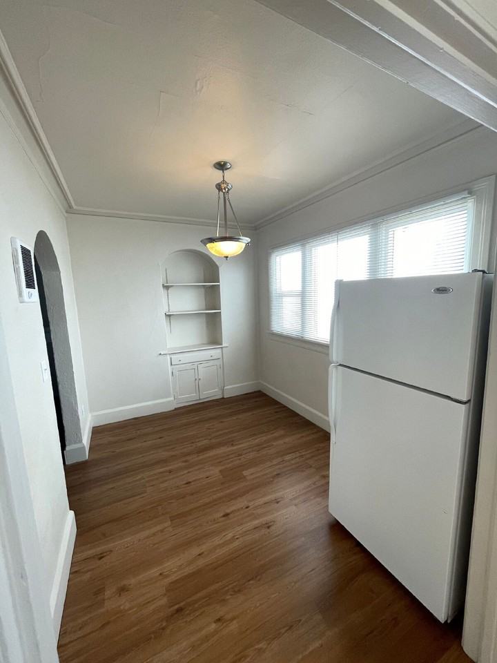 1648 Pearl St - Photo 6 of 16