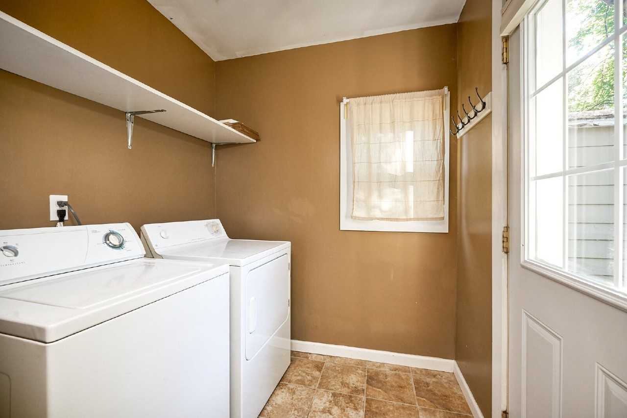 894 23rd Ave Se - Photo 2 of 9