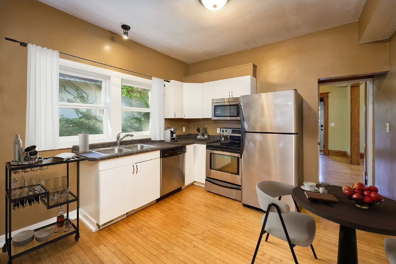 894 23rd Ave Se - Photo 7 of 9