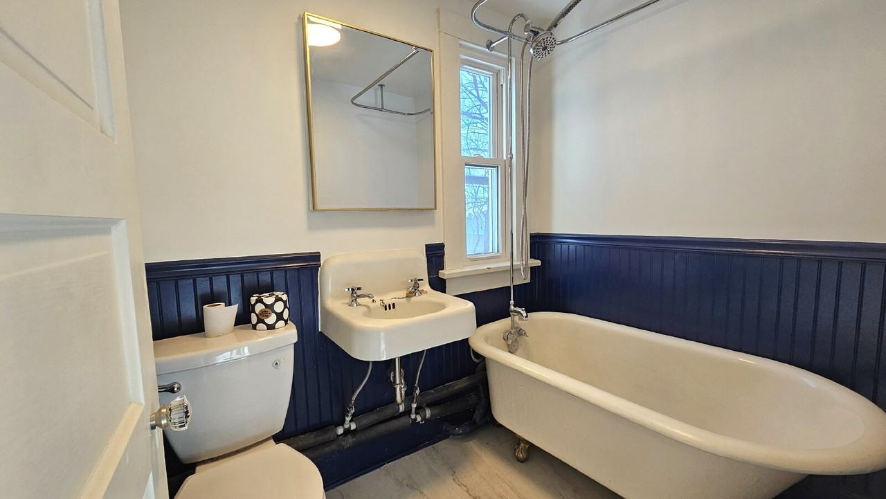 3037 Natchez Ave S - Photo 6 of 9