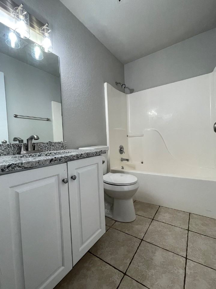 516 Marion St - Photo 7 of 12