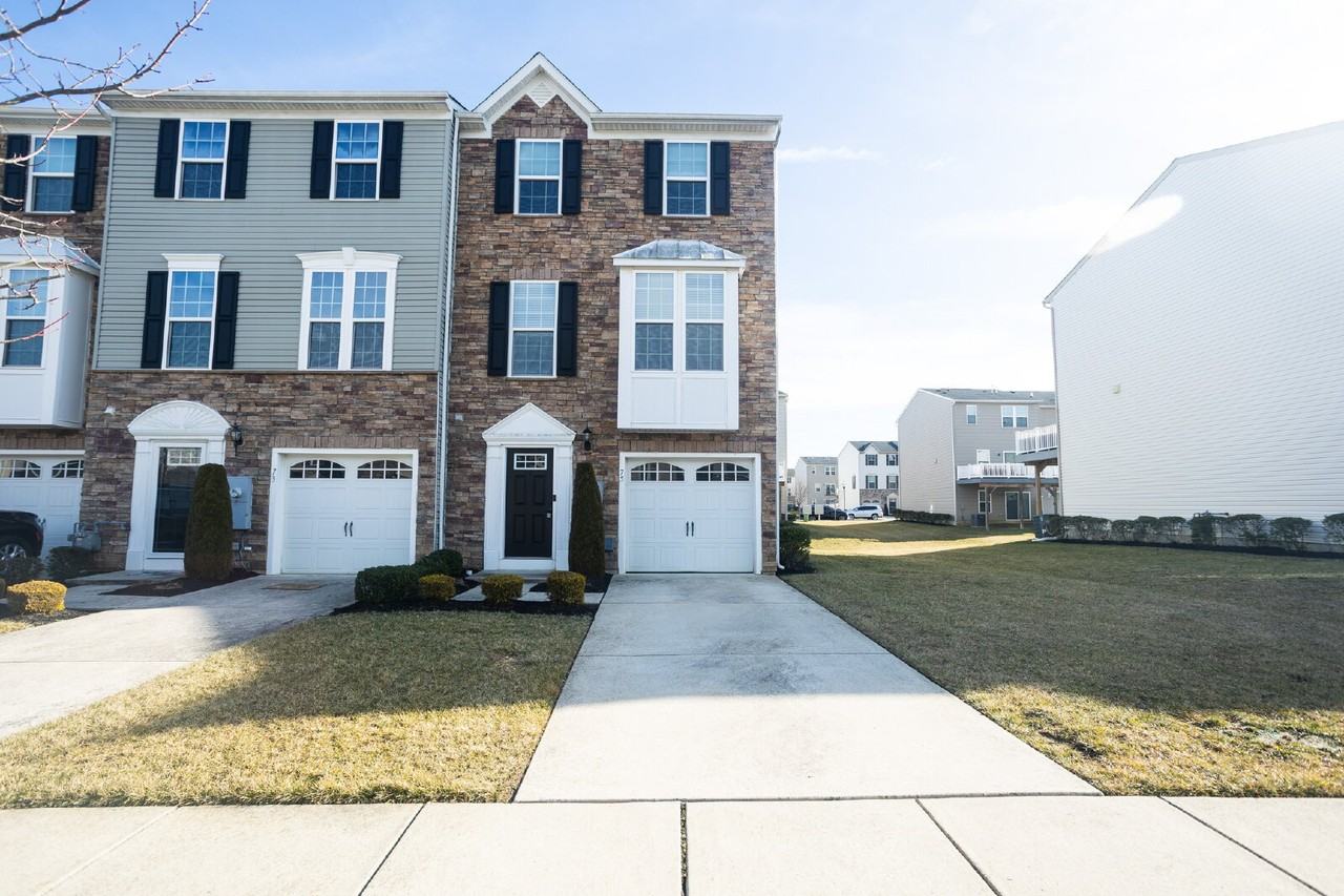 75 Village Green Ln - Photo 2 of 39