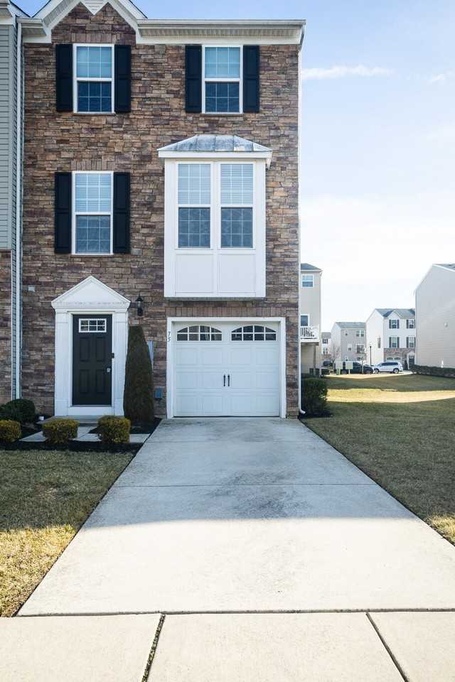 75 Village Green Ln - Photo 3 of 39