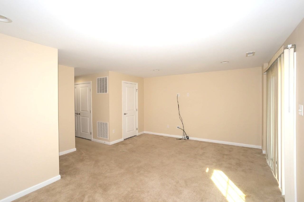 75 Village Green Ln - Photo 7 of 39