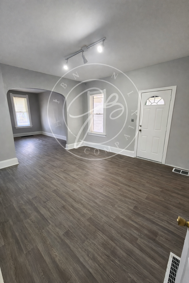 1711 Mulberry St - Photo 2 of 14