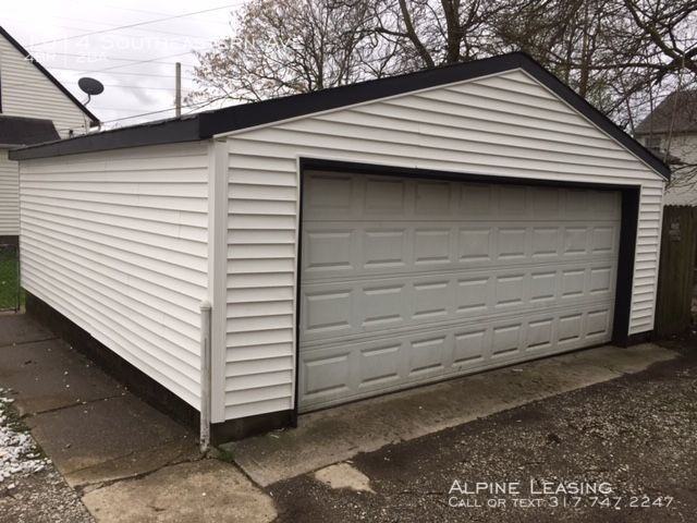 1914 Southeastern Ave - Photo 2 of 13