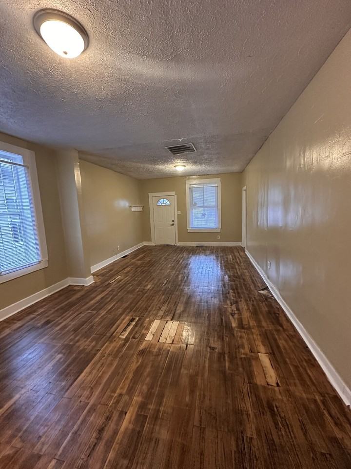 1432 S Illinois St - Photo 2 of 4