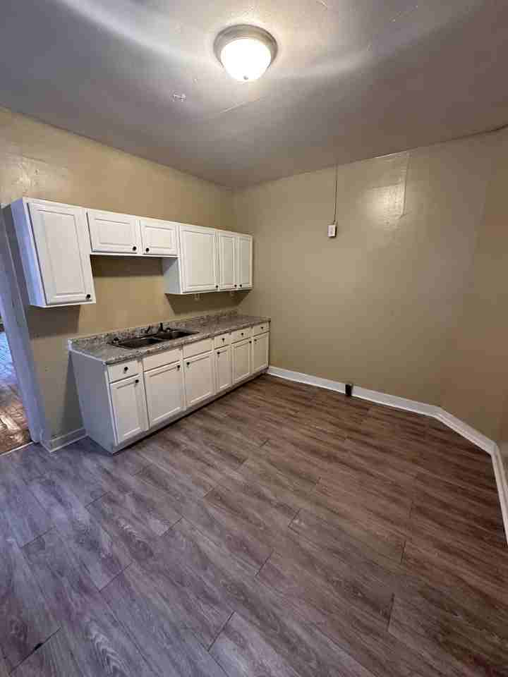 1432 S Illinois St - Photo 3 of 4