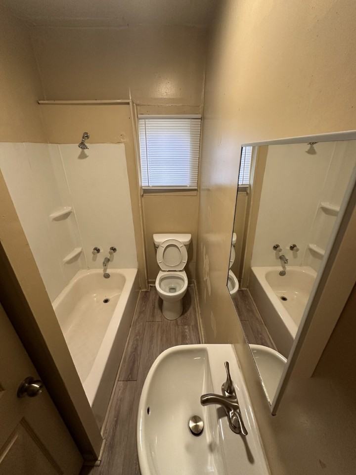 1432 S Illinois St - Photo 4 of 4