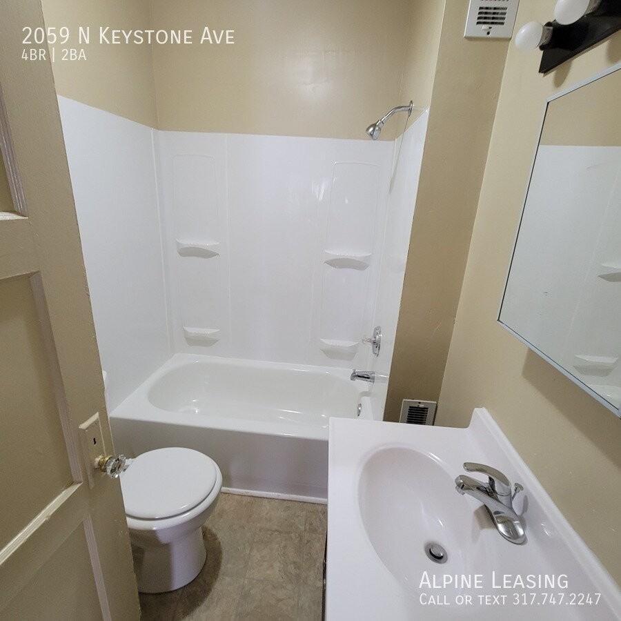 2059 N Keystone Ave - Photo 6 of 8