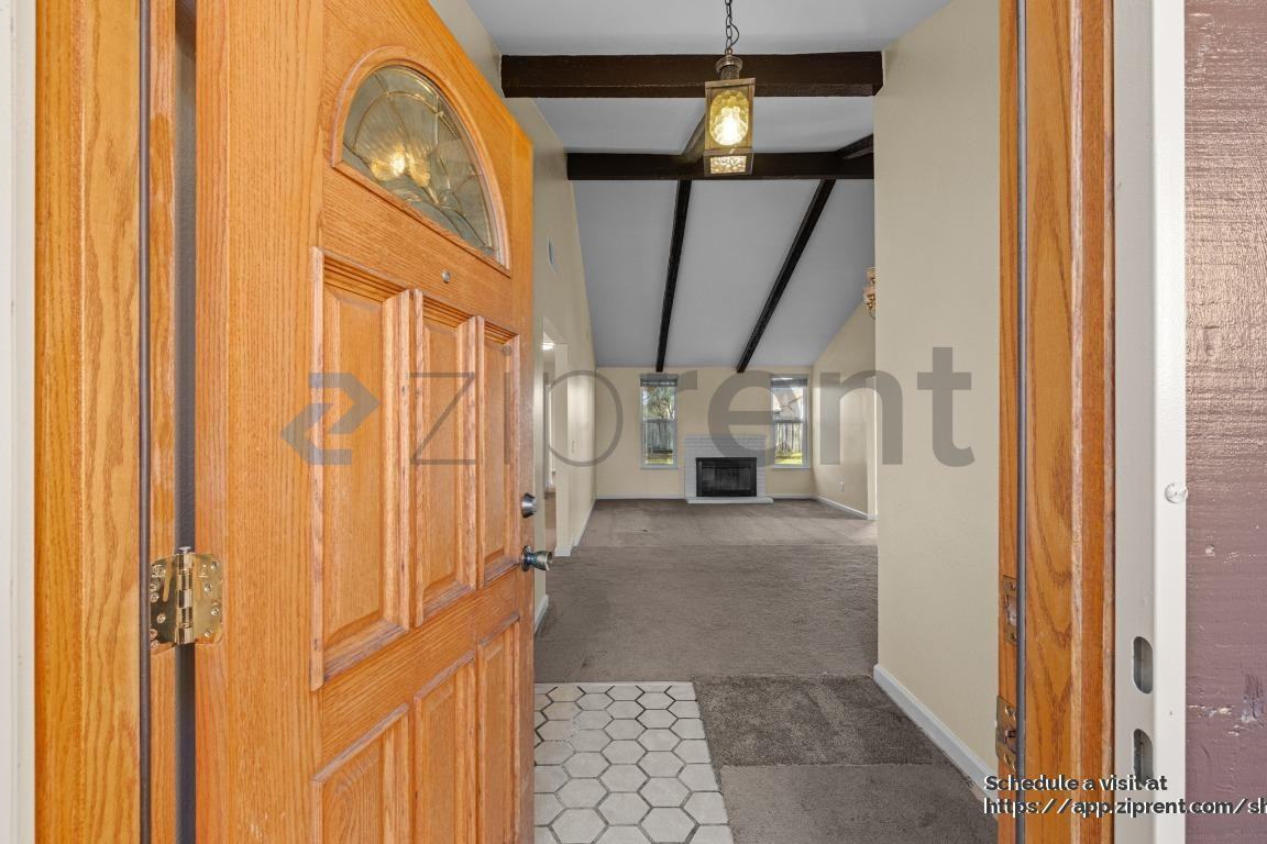 133 Georgetown Ct - Photo 5 of 26