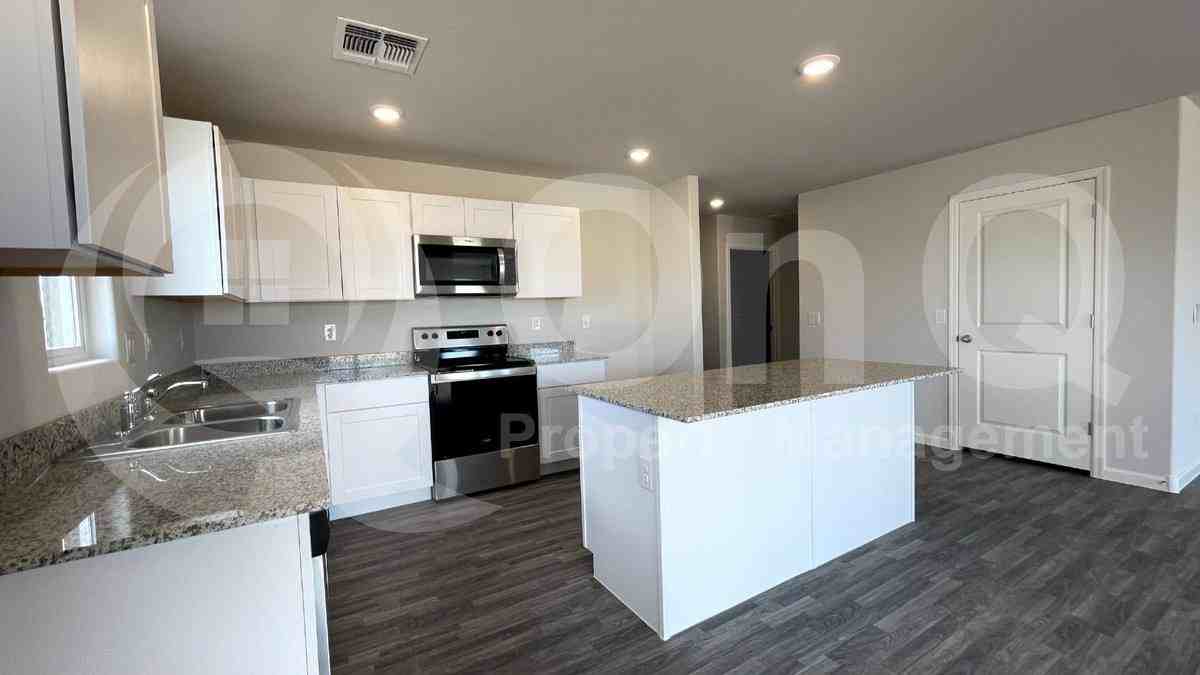 2064 E Velvet Pl - Photo 3 of 10