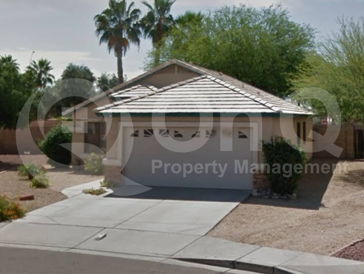 15901 W Young St - Photo 2 of 10