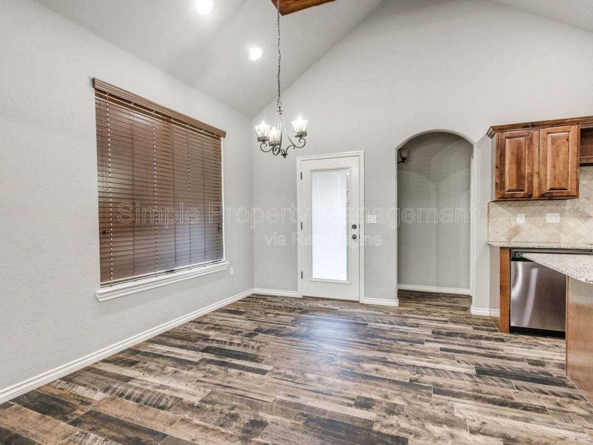 20575 Pioneer Dr - Photo 2 of 10