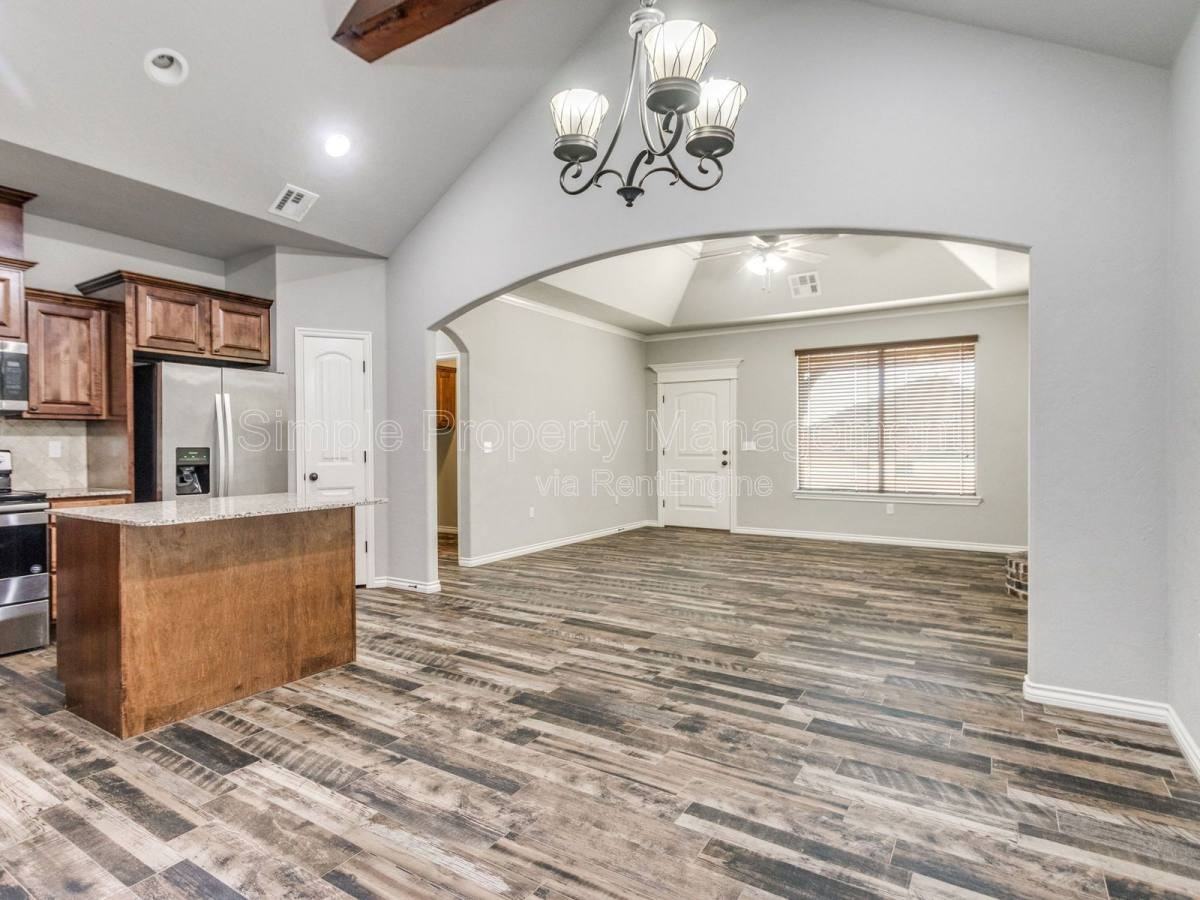 20575 Pioneer Dr - Photo 3 of 10