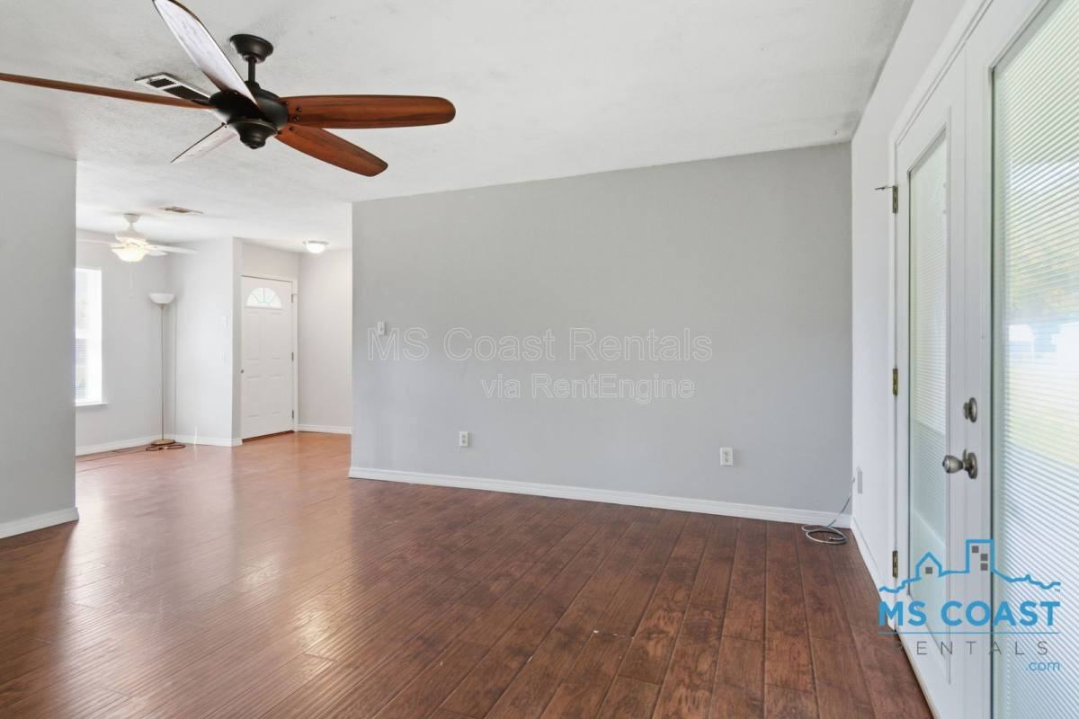 208 Charles Ave - Photo 2 of 10