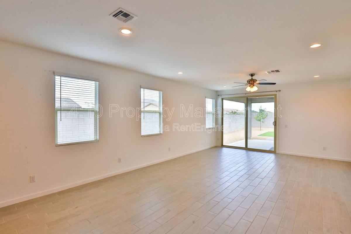 4470 E Clydesdale St - Photo 2 of 10