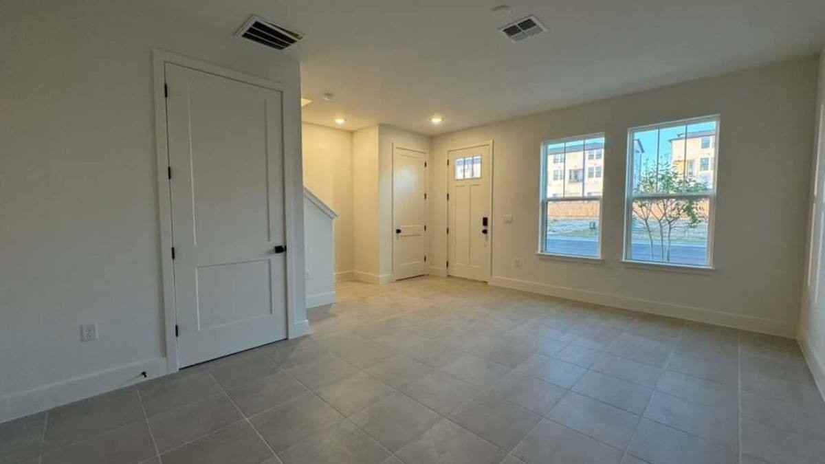 15244 Groveside Rd - Photo 2 of 10