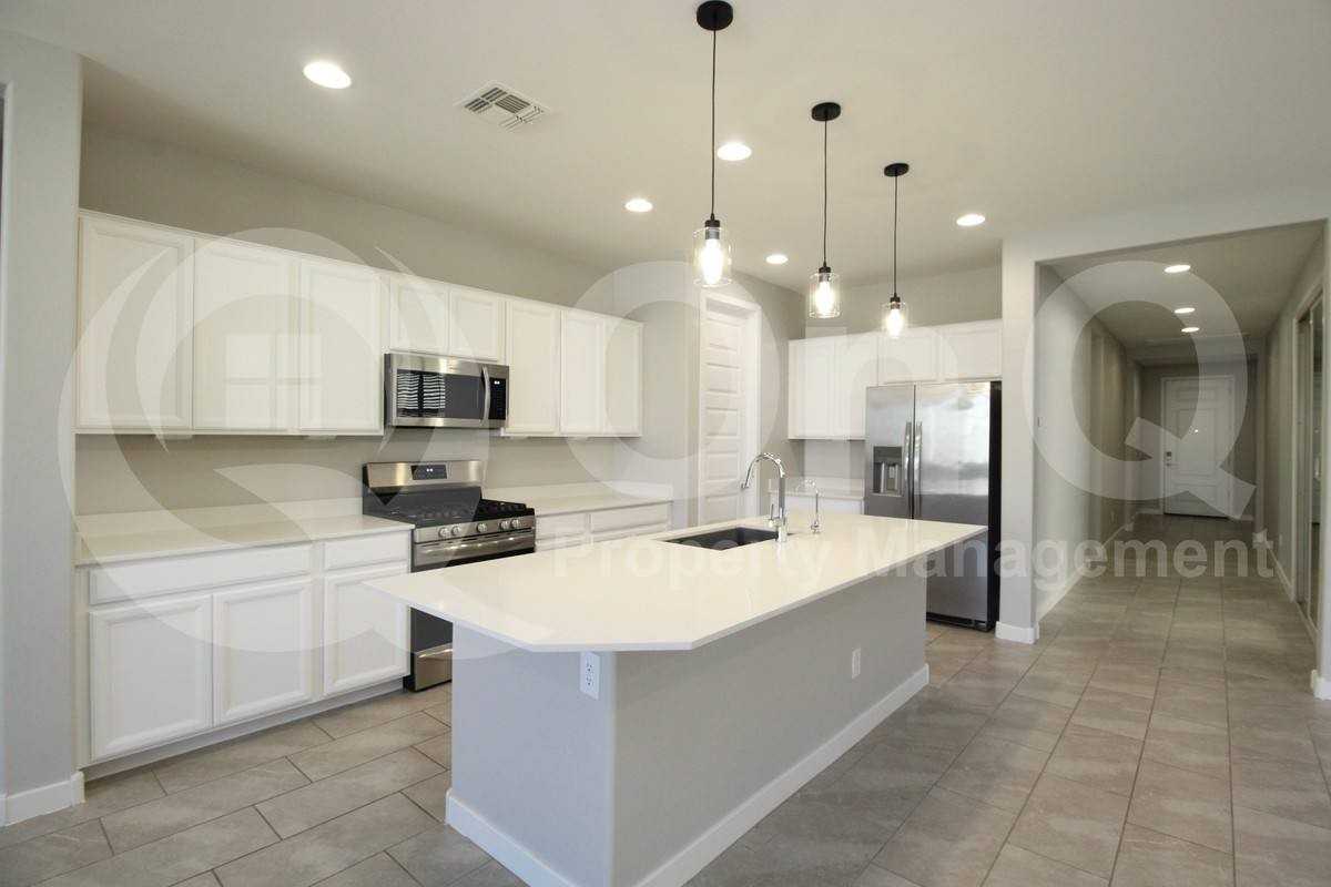 12356 W Wagon Wheel Dr - Photo 3 of 10