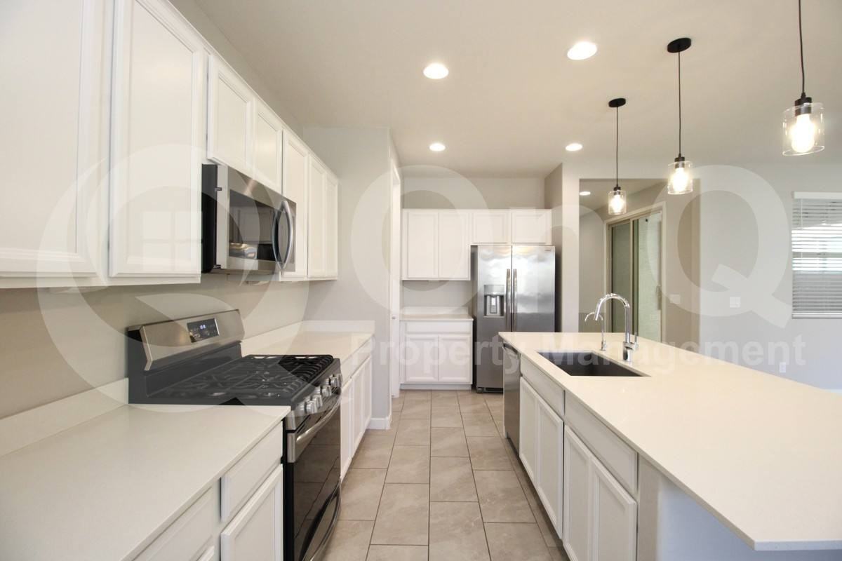 12356 W Wagon Wheel Dr - Photo 5 of 10