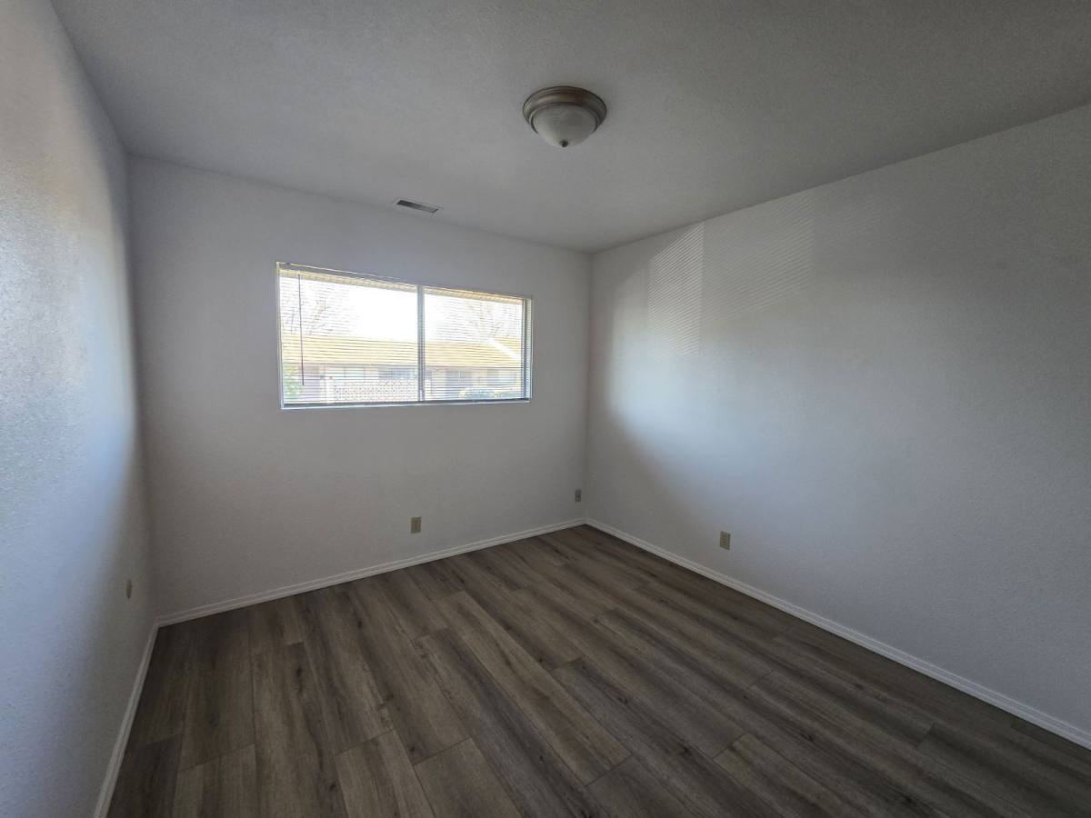 873 Ne Alameda Ave - Photo 2 of 10