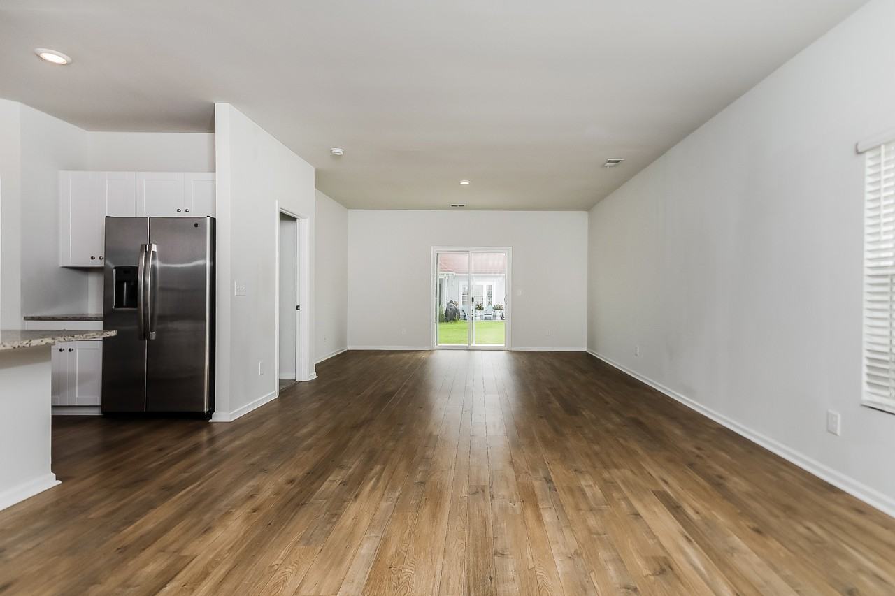 143 S Reindeer Rd - Photo 3 of 17