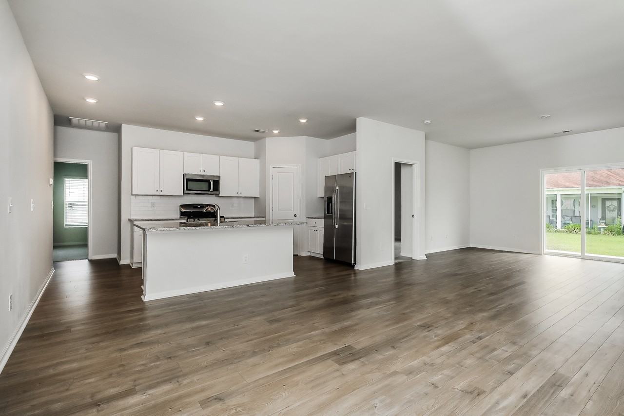 143 S Reindeer Rd - Photo 5 of 17