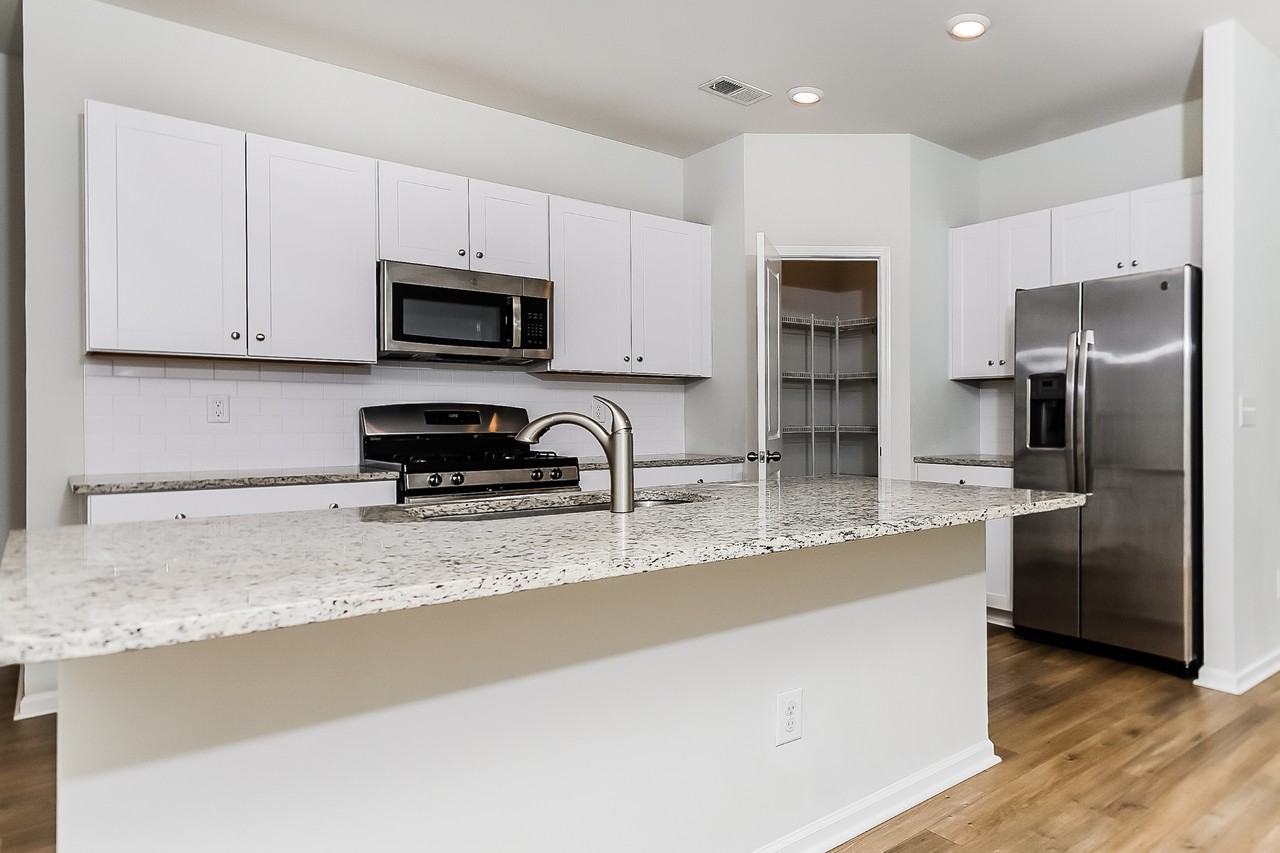 143 S Reindeer Rd - Photo 6 of 17