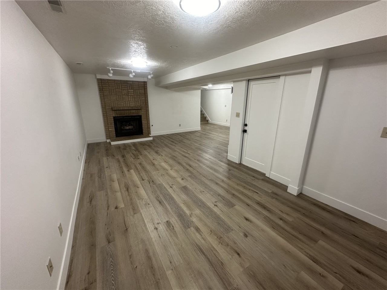 895 S St - Photo 3 of 17