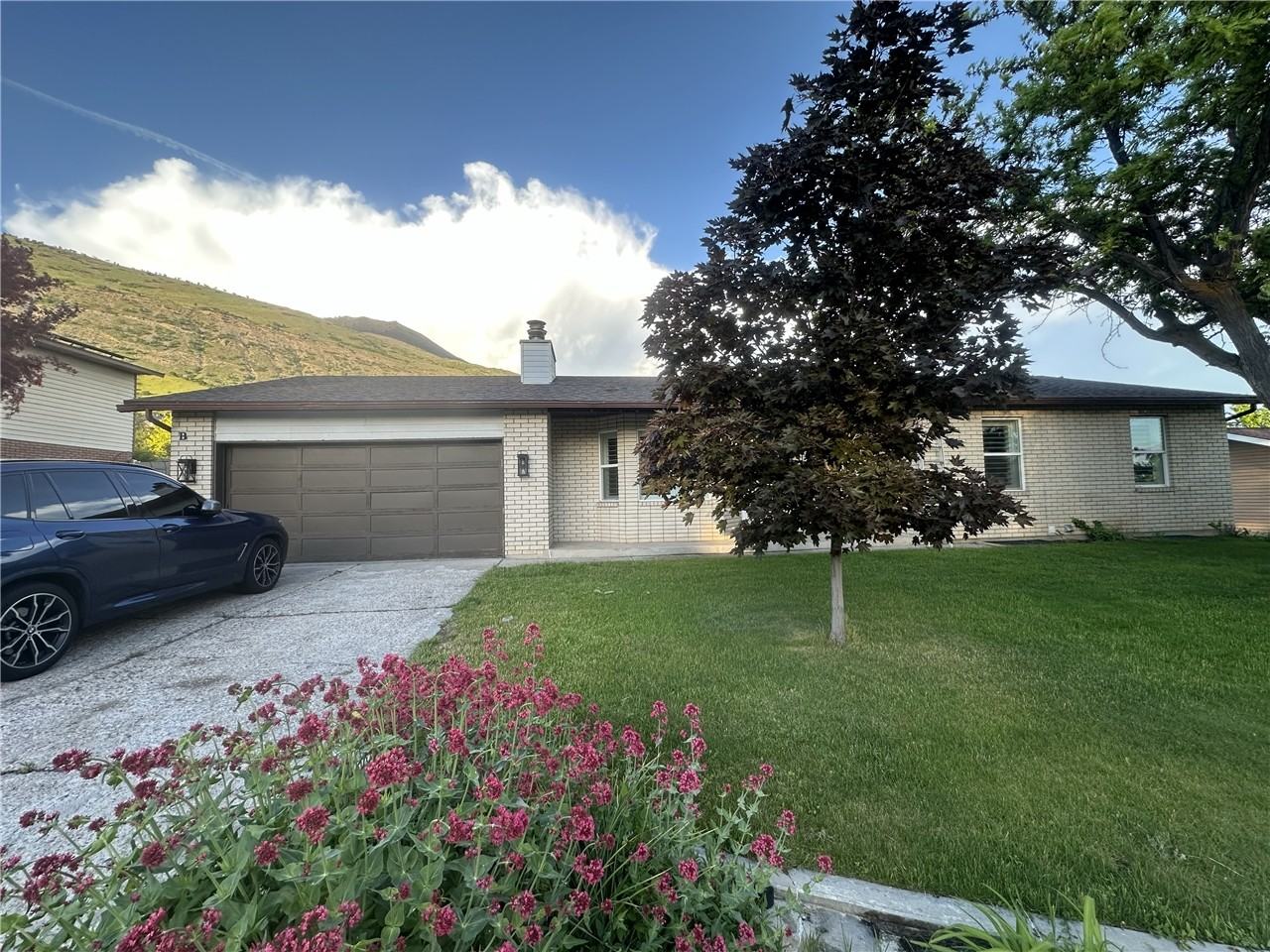 895 S St - Photo 4 of 17