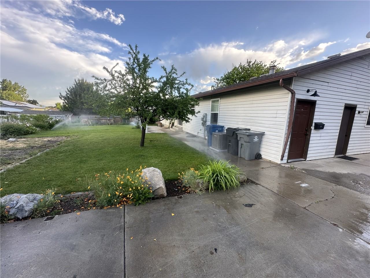 895 S St - Photo 5 of 17