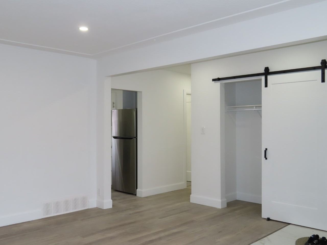 120 Speedvale Avenue West - Photo 7 of 44