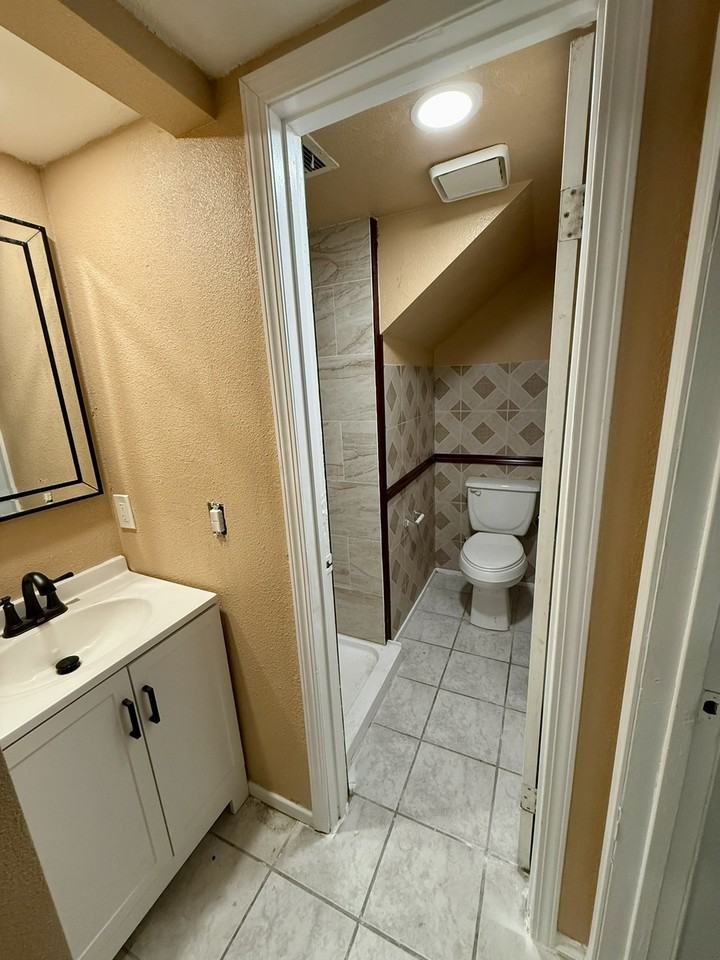 1215 N Coach Ln - Photo 3 of 14