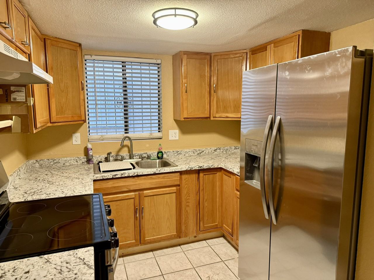 1215 N Coach Ln - Photo 4 of 14