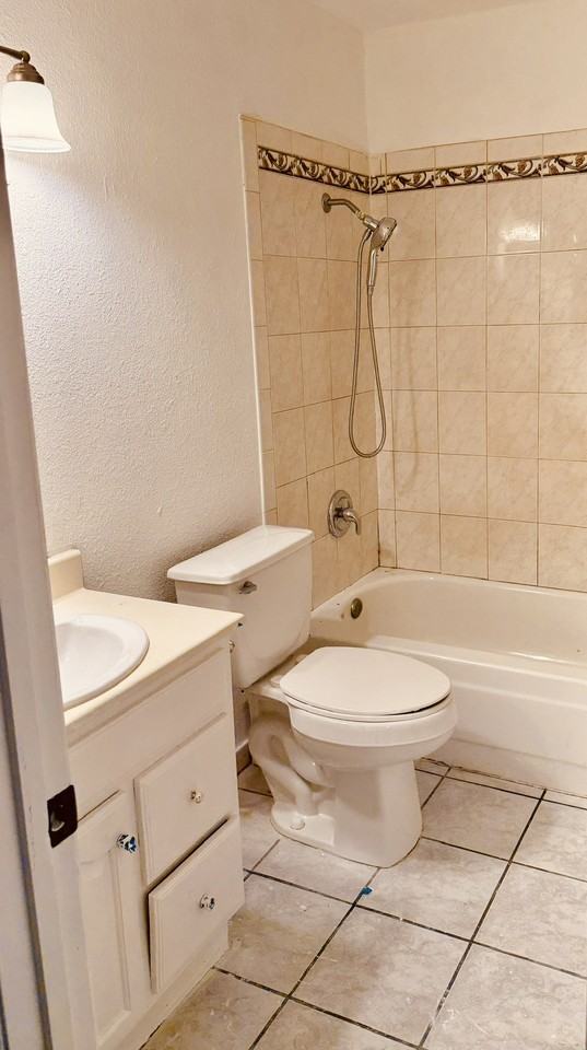 1215 N Coach Ln - Photo 6 of 14