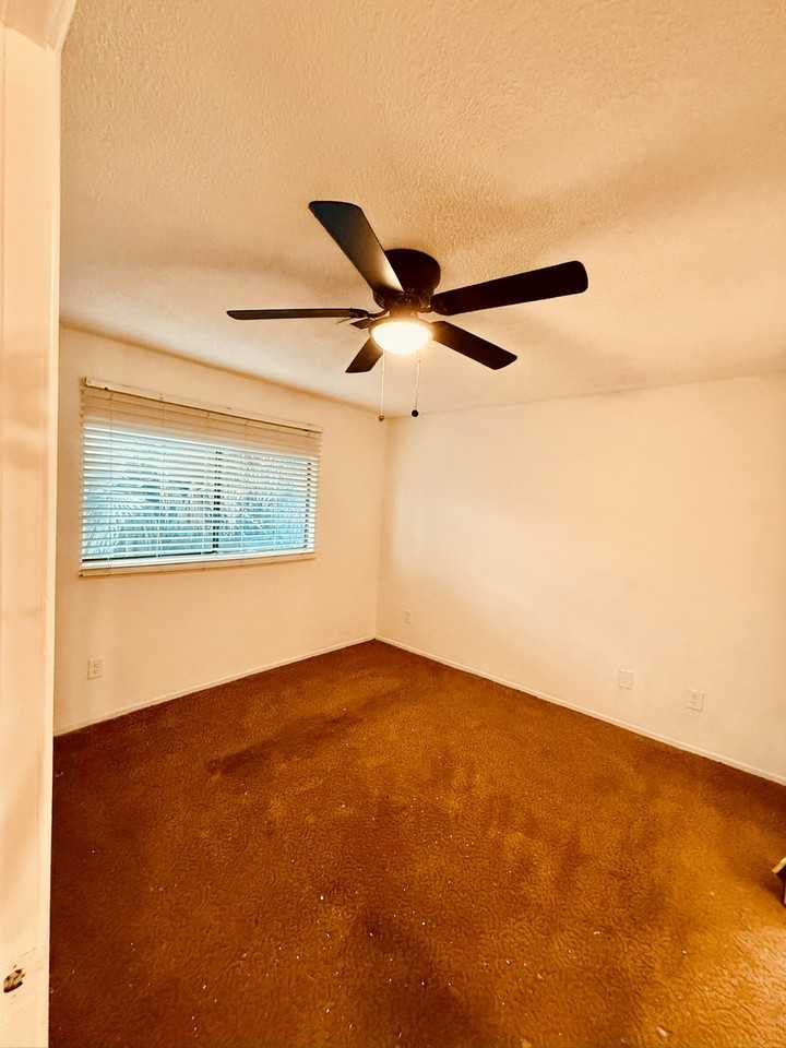 1215 N Coach Ln - Photo 5 of 14