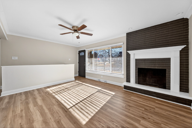 210 E Madison St - Photo 5 of 22