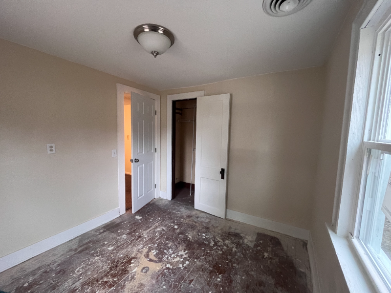 106 Elmwood St - Photo 7 of 16