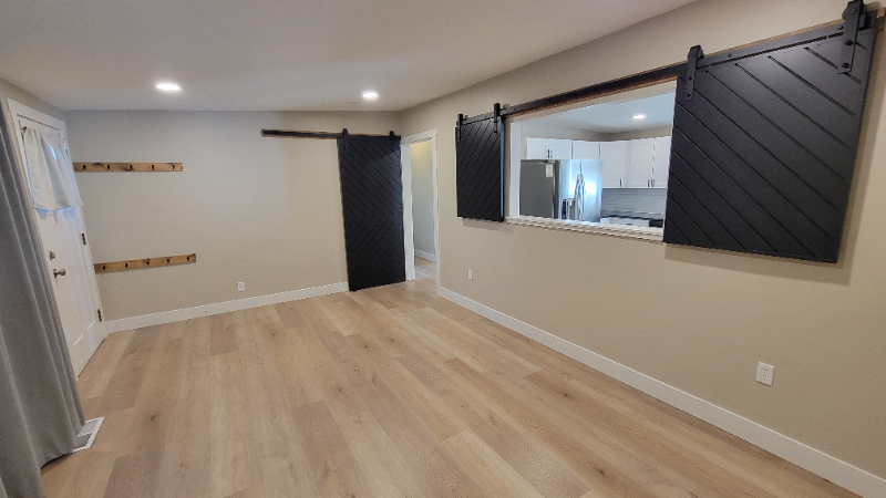 668 Ann St - Photo 3 of 20