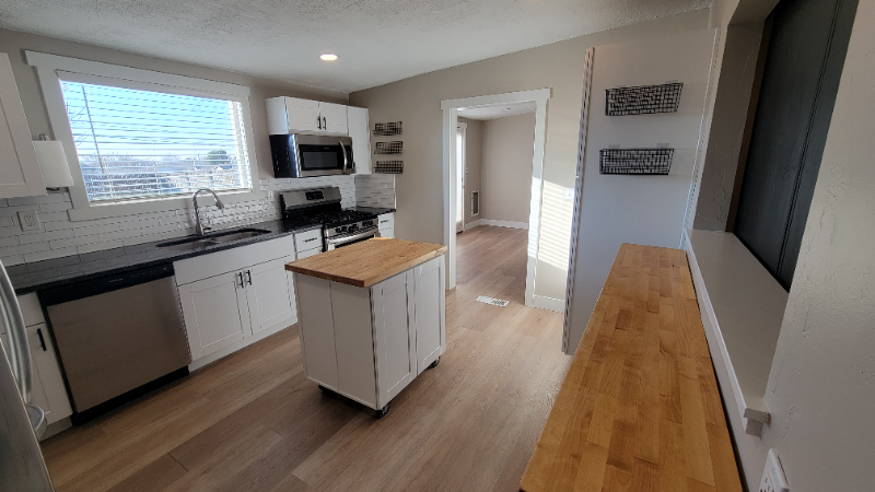 668 Ann St - Photo 4 of 20