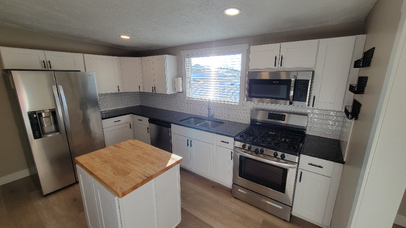 668 Ann St - Photo 6 of 20