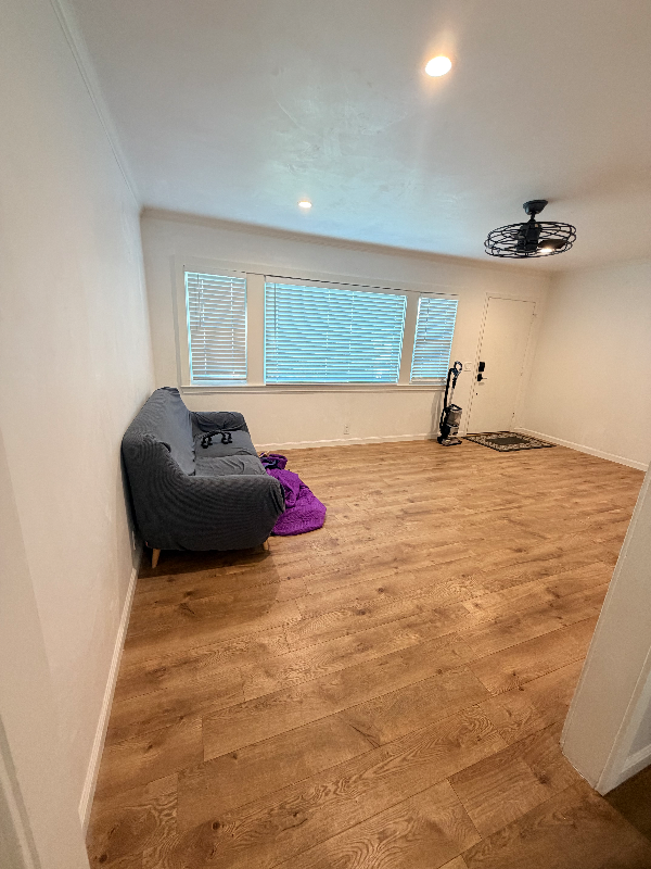 1240 Kenneth St - Photo 2 of 9